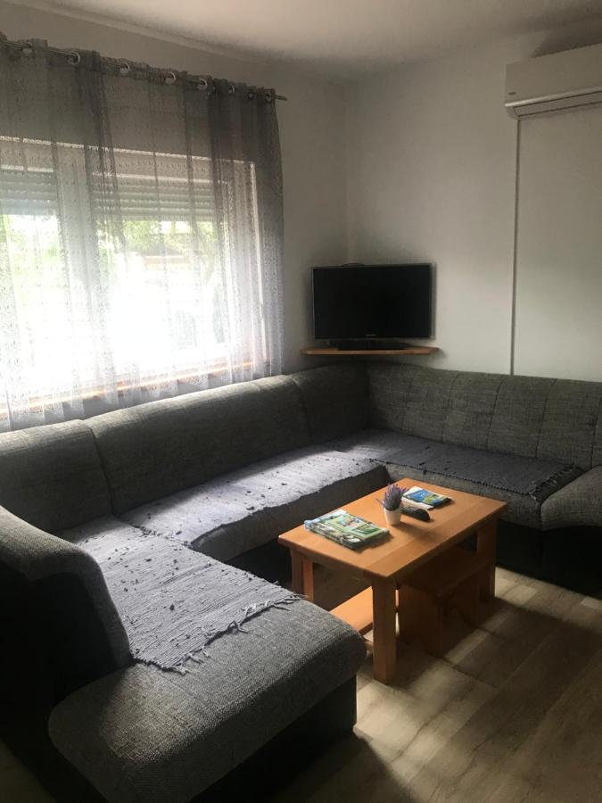 Guest House Josipovic Korenica Bagian luar foto