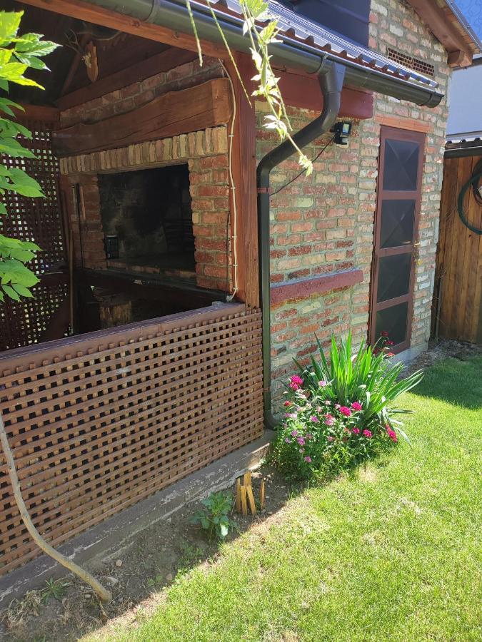 Guest House Josipovic Korenica Bagian luar foto