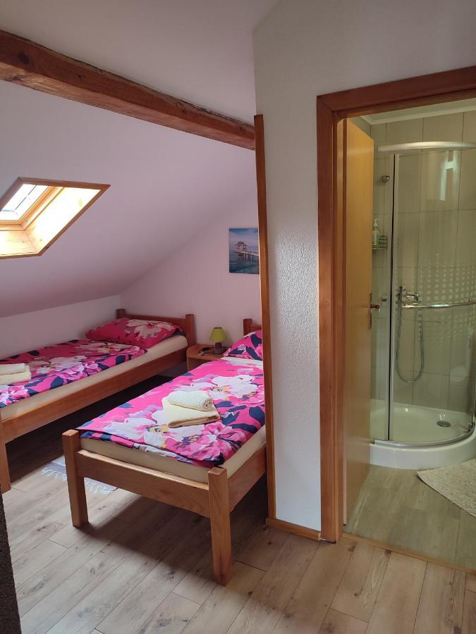 Guest House Josipovic Korenica Bagian luar foto