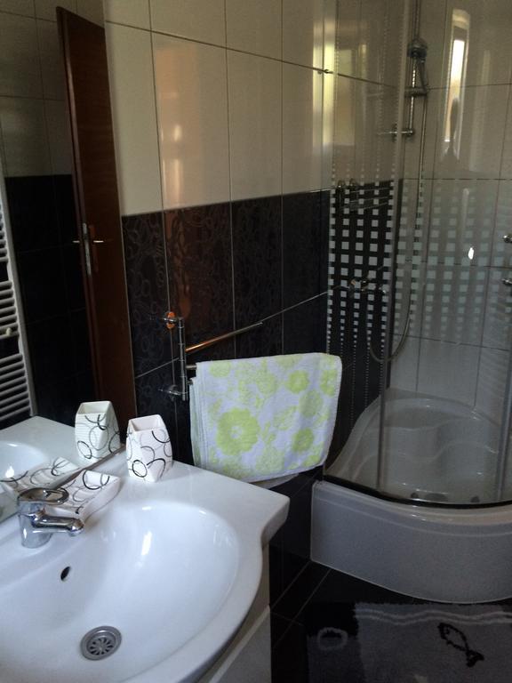 Guest House Josipovic Korenica Bagian luar foto