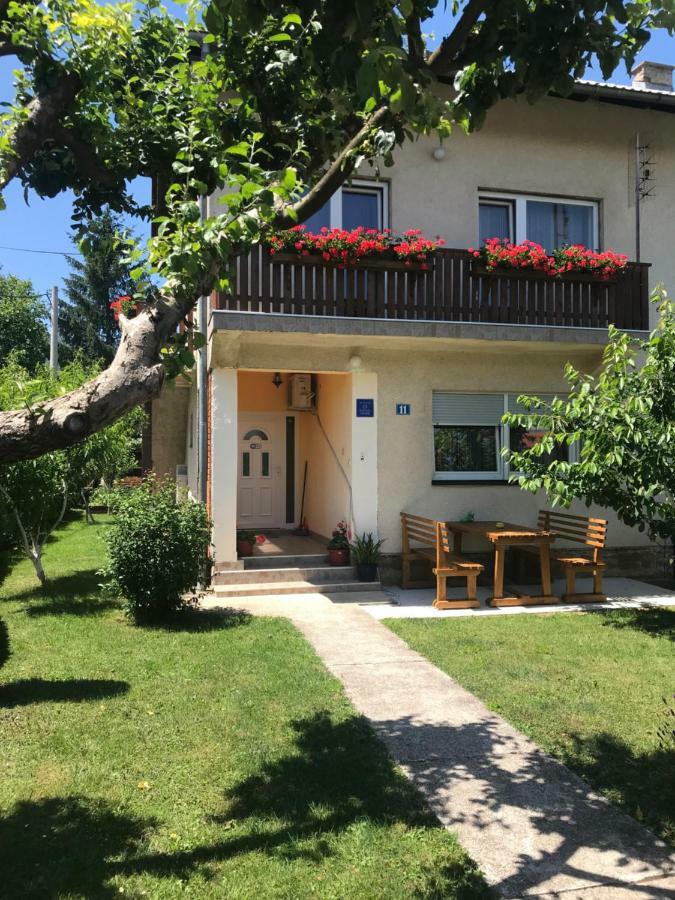 Guest House Josipovic Korenica Bagian luar foto
